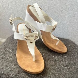 Alex Marie White Tan Strappy Wedge Sandals Women’s Buckle Metal Hardware 9M
